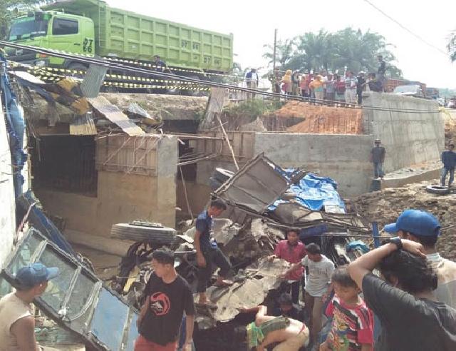 Bus Pinem Masuk Jurang di Pinggir, Bengkalis, Puluhan Penumpang Terluka