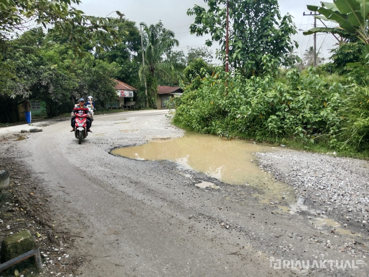 Lubang di Tikungan Pasar Inuman Kuansing Membahayakan Pengendara, Pemasangan Rambu Disegerakan