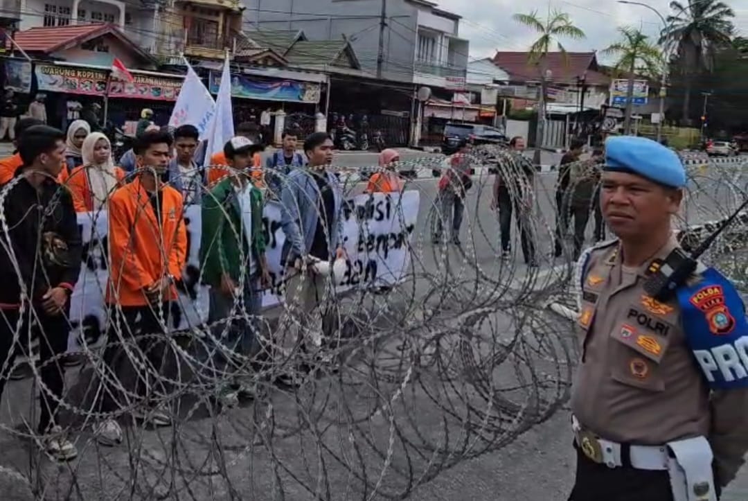 Mahasiswa Gelar Aksi Damai di Polda Riau, Desak Reformasi Polri