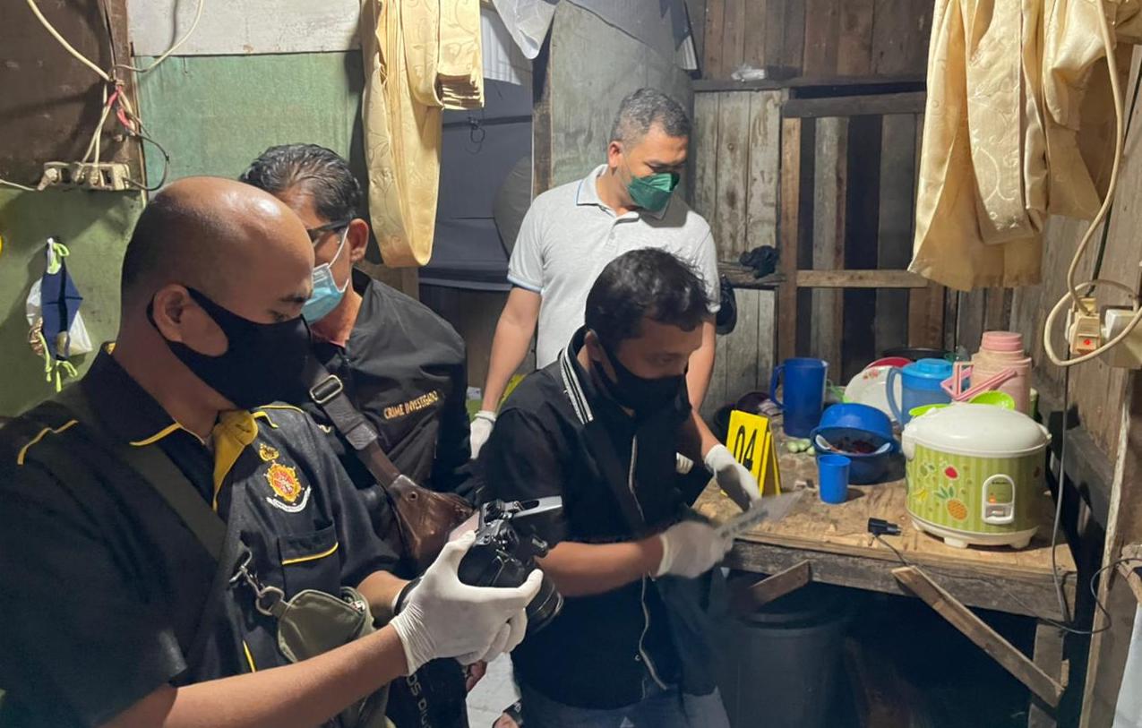 Brutal..! Suami Habisi Nyawa Istri Pakai Parang