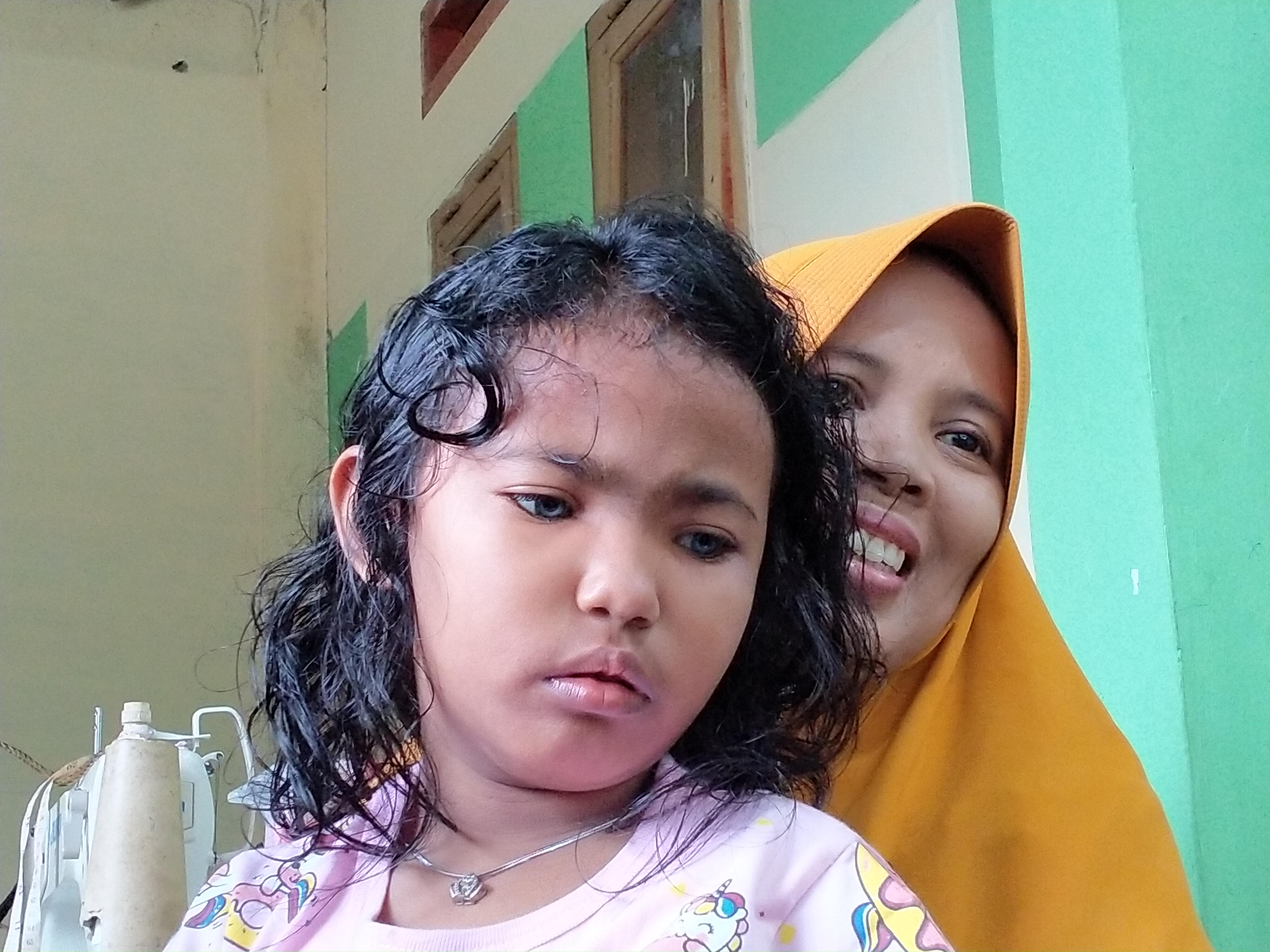 Dzakira Azizy Naqiya, Bocah Istimewa Bermata Biru