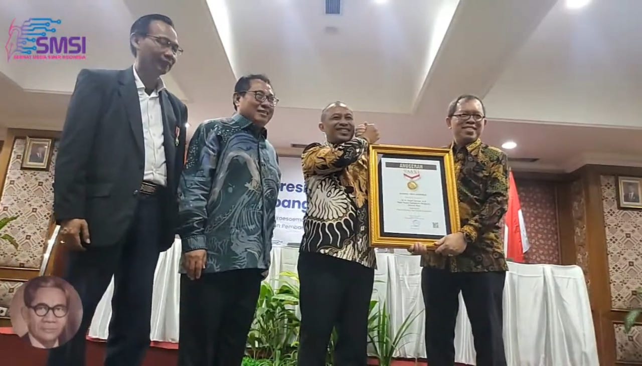 Wakil Bupati Bengkalis dan Bupati Siak Terpilih Raih Anugerah Sahabat Pers dari SMSI Pusat