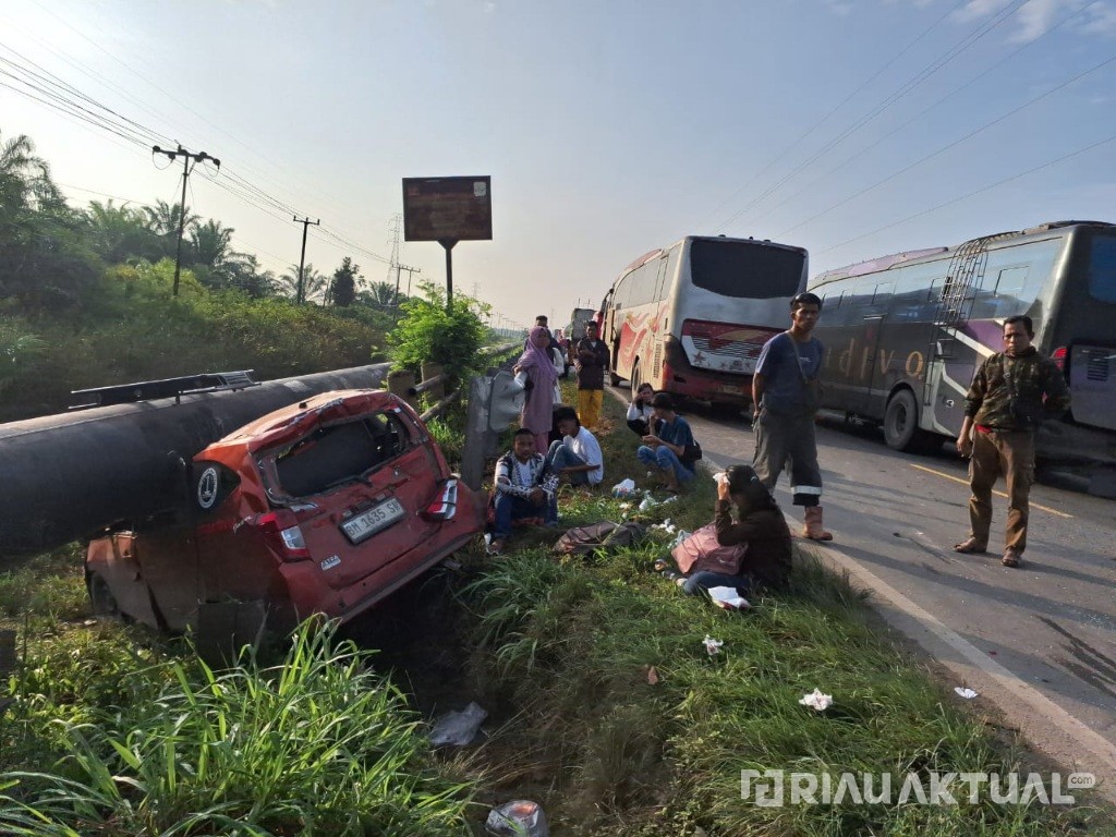 Bus Bintang Utara Tabrak Mobil Calya, Arus Mudik Sempat Macet