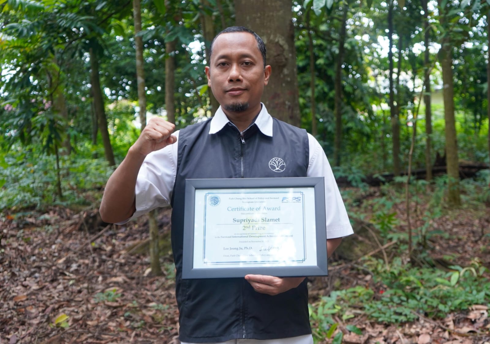 Kepala SMK Kehutanan Pekanbaru Raih Higher Honor di Saemaul International Award 2025