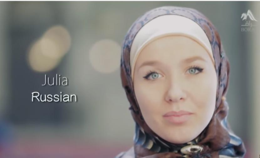 Terpikat Islam, Mualaf Julia: Dalam Islam Wanita Bak Permata