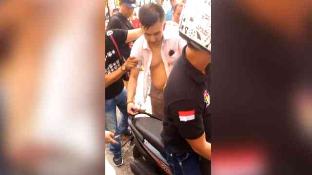 Pengemudi Mobil Hantam Separator Busway Mangga Besar Simpan Obat Kuat