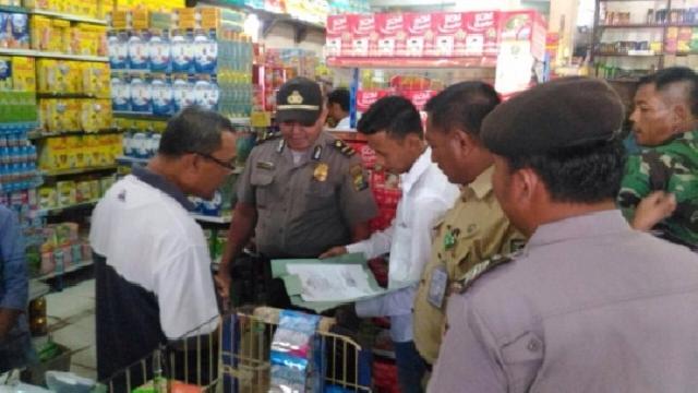Polisi Temukan Belasan Botol Minuman yang Kadaluarsa