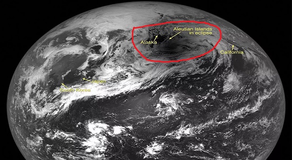 Hiii... Ini Lho Penampakan Bumi saat Gerhana Matahari Total
