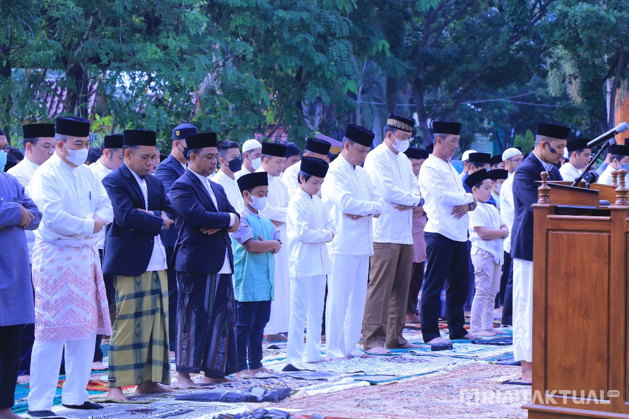Shalat Idul Adha Bersama Masyarakat, Pj Walikota Ajak Jaga Pekanbaru Agar Lebih Kondusif