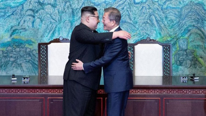 Di Balik Kemesraan Kim Jong-un dan Moon Jae-in