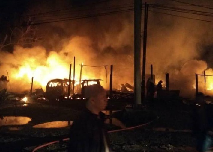 Diduga Korsleting Listrik, 10 Kios dan 6 Mobil di Jalan Tuanku Tambusai Ujung  Dilahap Sijago Merah