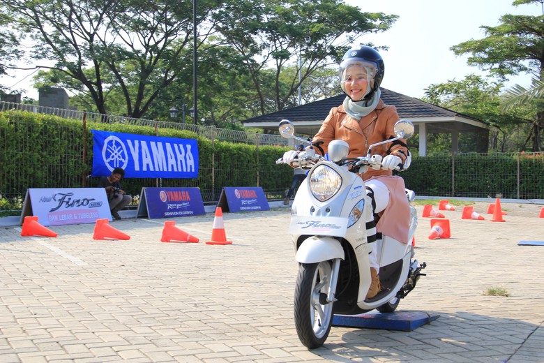 Ini Tips Penting untuk Hijabers yang Kendarai Motor