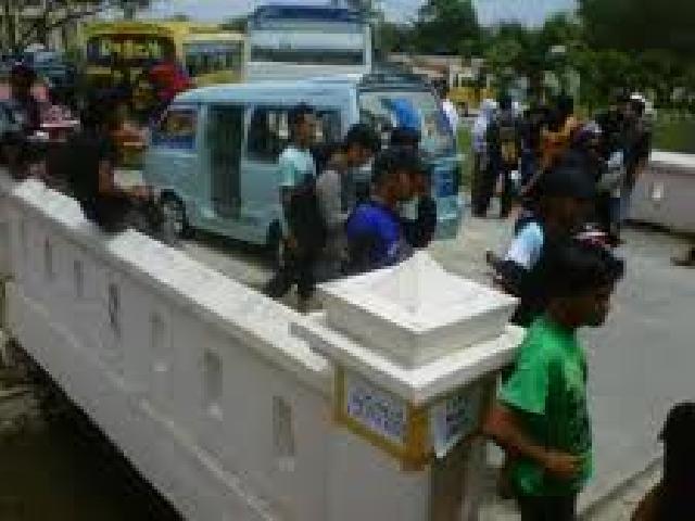 Ratusan Sopir Angkot Demo Dishub Tuntut Keadilan