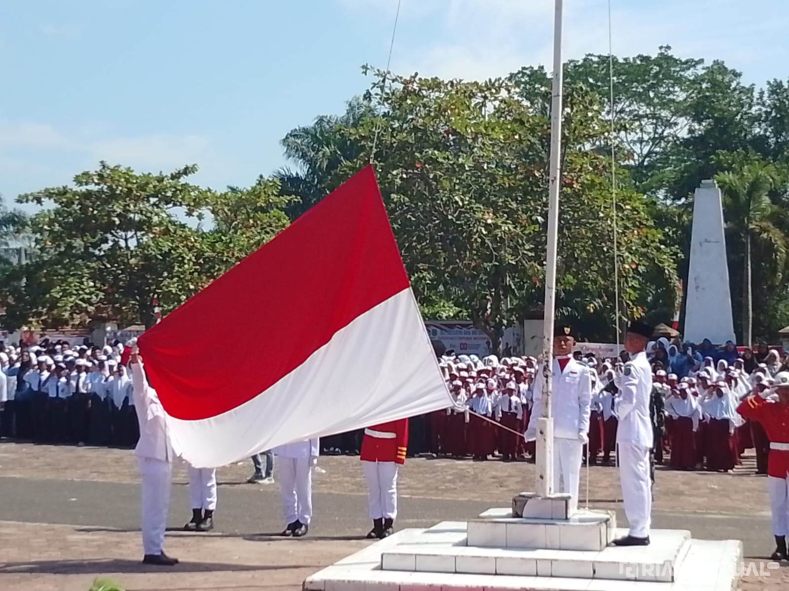 Khidmat, Upacara Detik-Detik Proklamasi HUT ke-80 Republik Indonesia di Tanah Putih Tanjung Melawan Rohil