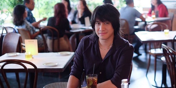 Kevin Pangkas Rambut Gondrongnya, Penampilan Kevin Lebih Segar & Ganteng