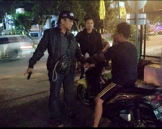 Kedapatan Bongkar Sampah di Pinggir Jalan, Seorang Warga Pekanbaru Didenda Rp700 Ribu