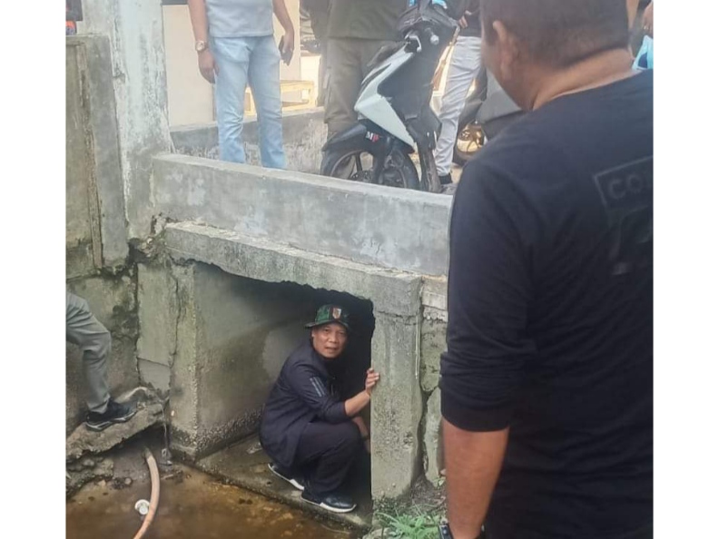 Pj Walikota Pekanbaru Masuk Gorong-gorong