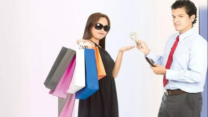 5 Tanda Cewek yang Hanya Ingin Menguras Dompet Cowok