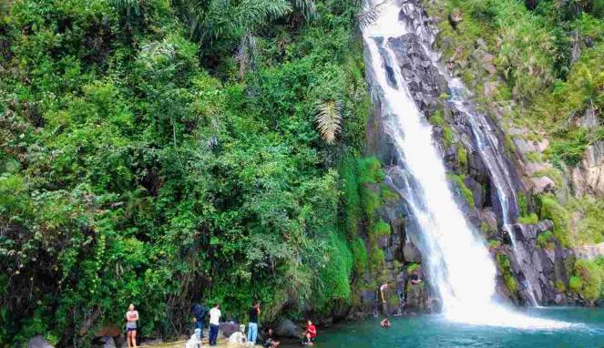 Pesona Air Terjun Situmurun di Danau Toba