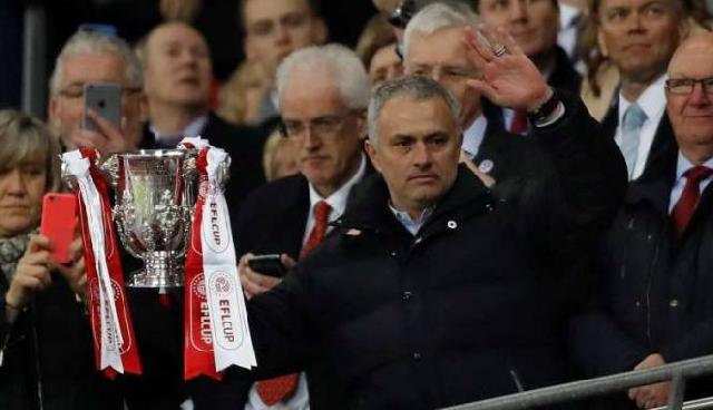 Mourinho Sejajar Sir Alex Ferguson Usai Bawa MU Juara