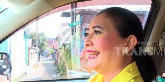 Pernah Berjaya, Artis Senior Ini Sekarang Banting Setir Jadi Sopir Taksi Online