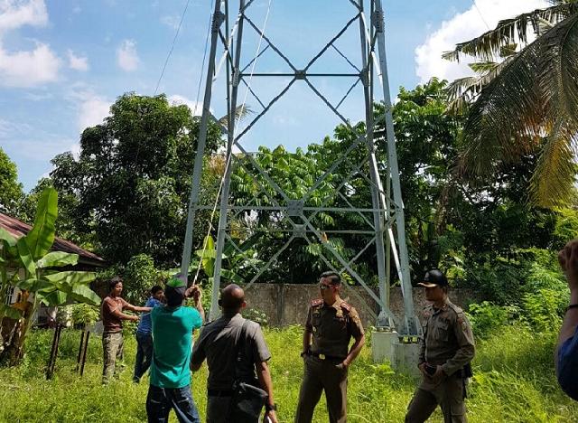 Beri Peringatan, Untuk Pertama Kalinya Satpol PP Pekanbaru Bongkar Tower Ilegal