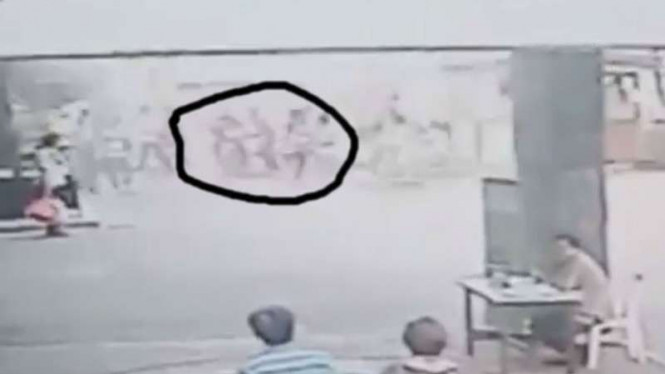 Terkuak, Ini Sosok Misterius Pengadang Motor Pembom Gereja