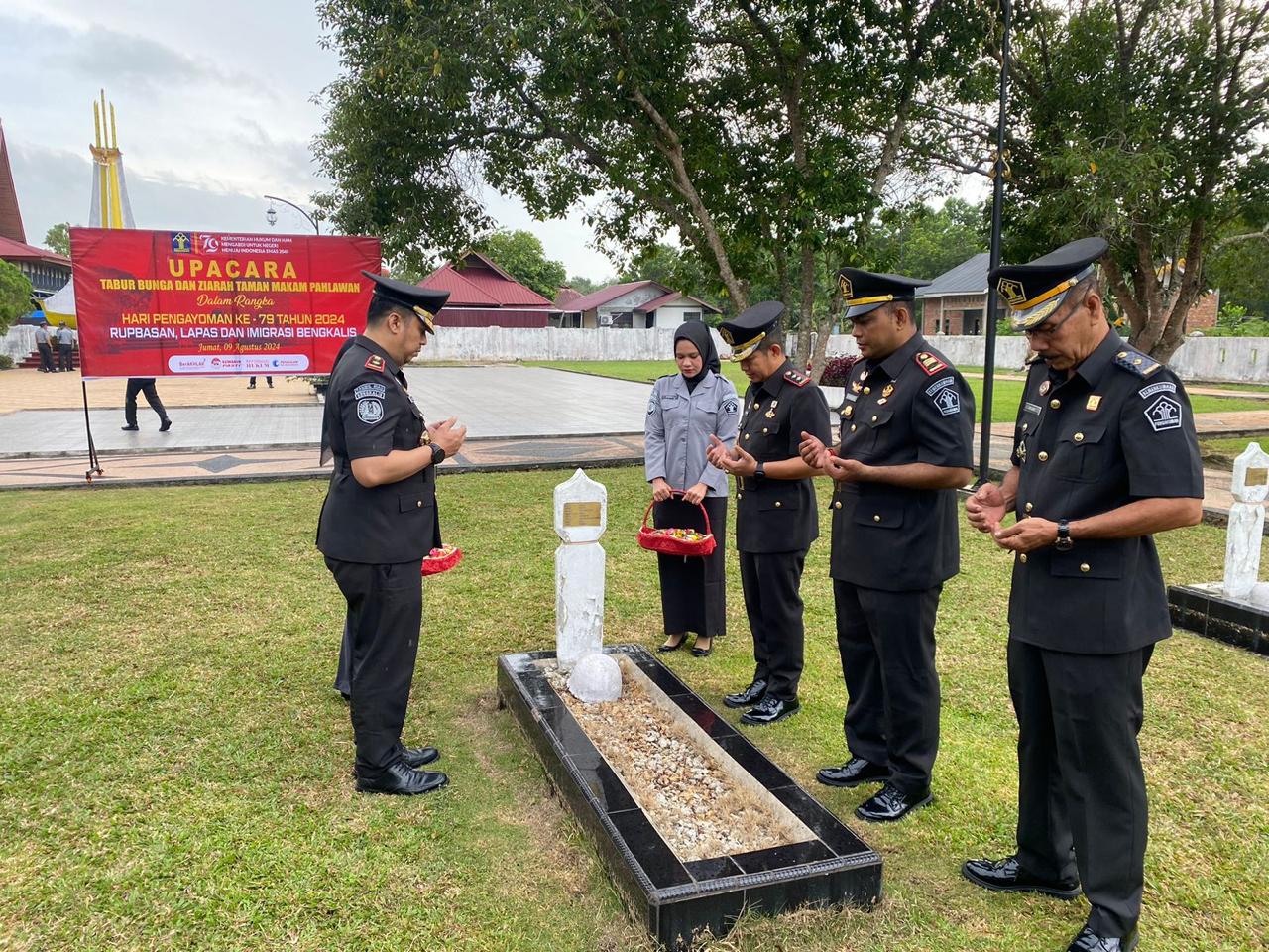 Lapas Kelas IIA Bengkalis Peringati Hari Pengayoman ke-79 dengan Ziarah dan Tabur Bunga di Taman Makam Pahlawan