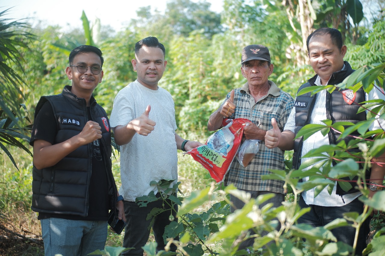 Bakal Calon Bupati Kampar, Pebriyan Winaldi Sosialisasikan Budidaya Kacang Koro ke Petani