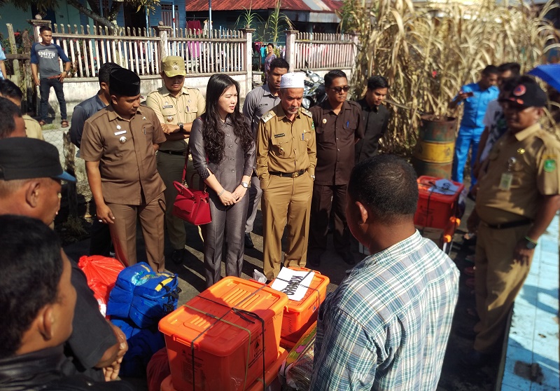 Keluarga Korban Kebakaran di Kampung Baru Terima Bantuan Makanan dan Peralatan Masak dari Pemkab Mer
