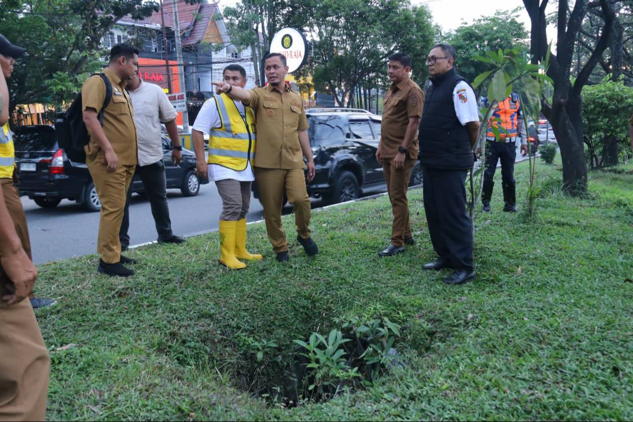 Wako Agung Tegaskan Drainase yang Tertutup Beton atau Bangunan Dipastikan Dibongkar Secara Bertahap