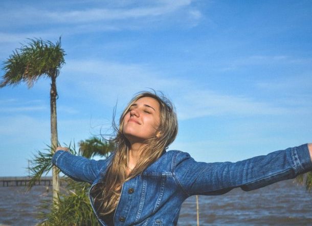 6 Zodiak Cewek Lebih Happy Sendiri Dibanding Punya Pacar