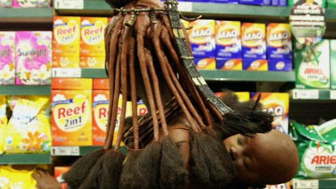 Melihat Kala Suku Primitif Masuk ke Dalam Supermarket