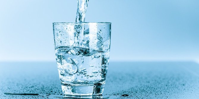 Air hangat di pagi hari bisa bikin badan langsing...