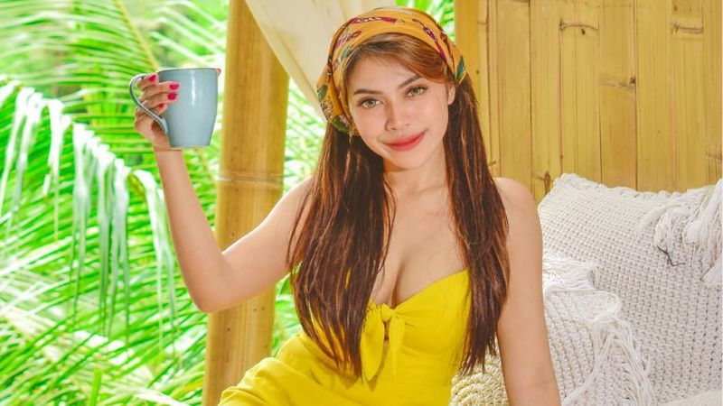 Tampilan Mutiara Dhanisa, Mantan Pramugari yang Jadi Aspri Hotaman Paris