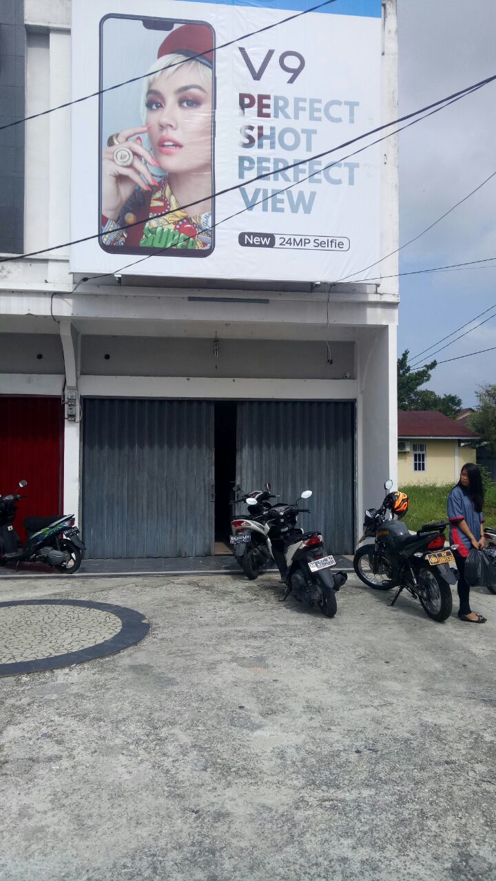 Dibobol Maling,  Lee Ponsel Alami Kerugian Ratusan Juta Rupiah