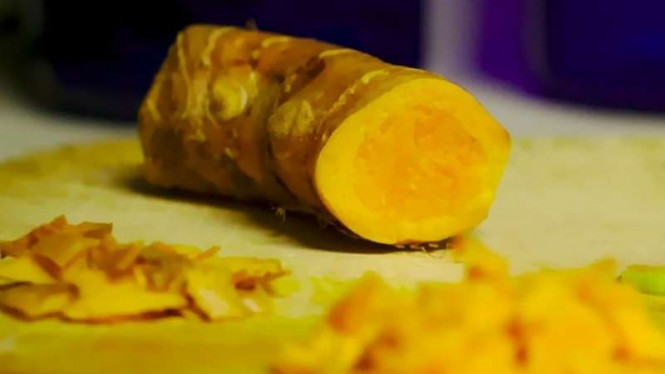 Khasiat Menakjubkan Campuran Kunyit dan Madu