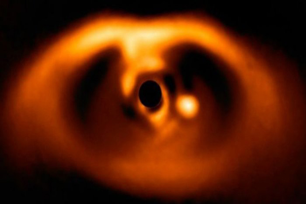 Pertama Kali, Ilmuwan Abadikan Lahirnya Planet Baru