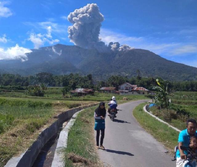 Gunung Marapi Meletus, Beberapa Titik di Sumatera Barat Hujan Abu