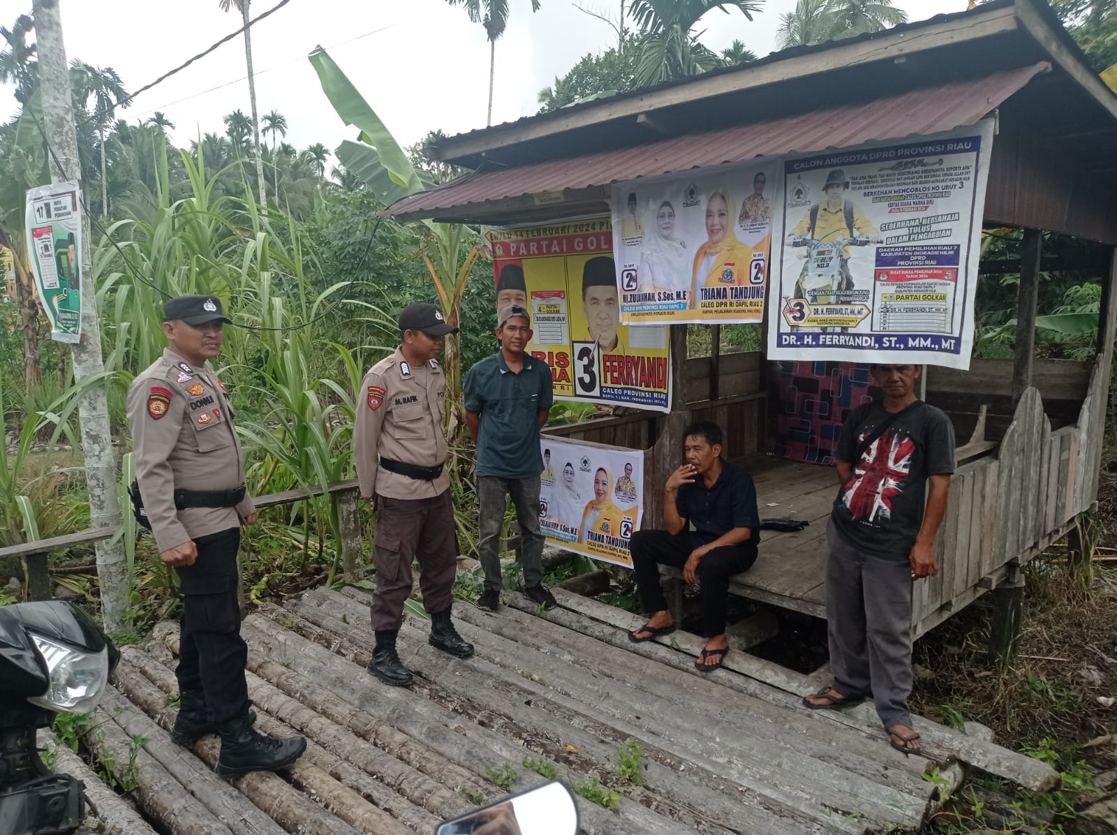 Polsek Reteh Lakukan Patroli Dialogis Sambil Sosialisasikan Pemilu 2024