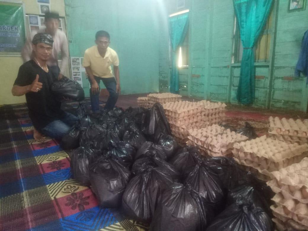 Abdul Kadir kembali berikan bantuan Sembako kepada Masyarakat Desa Senggoro