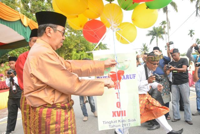 7.254 Peserta Meriahkan Pawai Ta'aruf MTQ ke-XVII