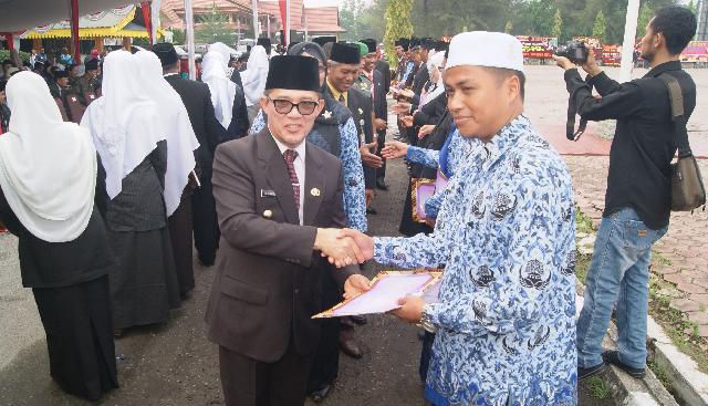 Wako Pimpin Upacara Hardiknas 2016