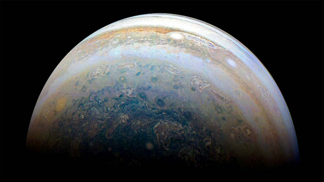 Tanda-tanda Kimia Air Ditemukan di Bawah Bintik Merah Besar Jupiter