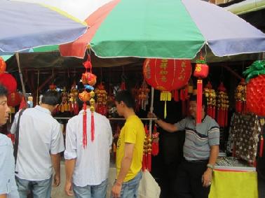 Pasar Bawah Pekanbaru Mulai Dipenuhi Pernak-pernik Imlek