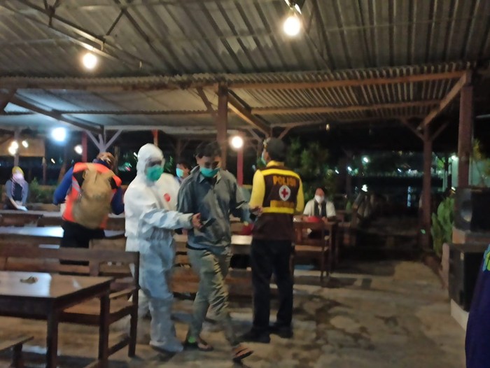 Nekat Nongkrong di Cafe, Dua Warga Jatim Positif Corona Saat Rapid Test