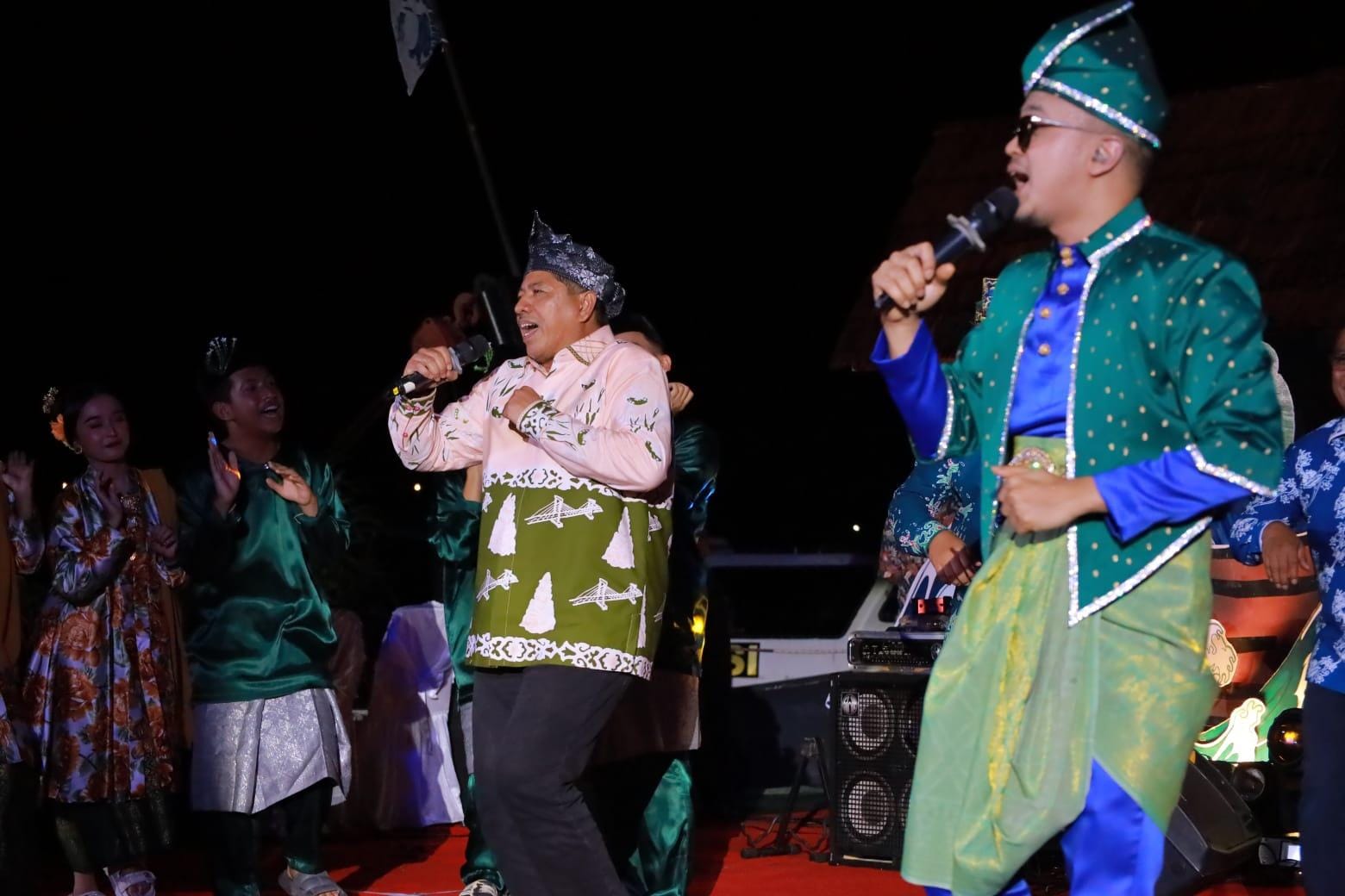 Artis Malaysia Haziq Rosebi Buat Pejabat dan Warga Siak Bergoyang saat Opening Festival Sungai Siak