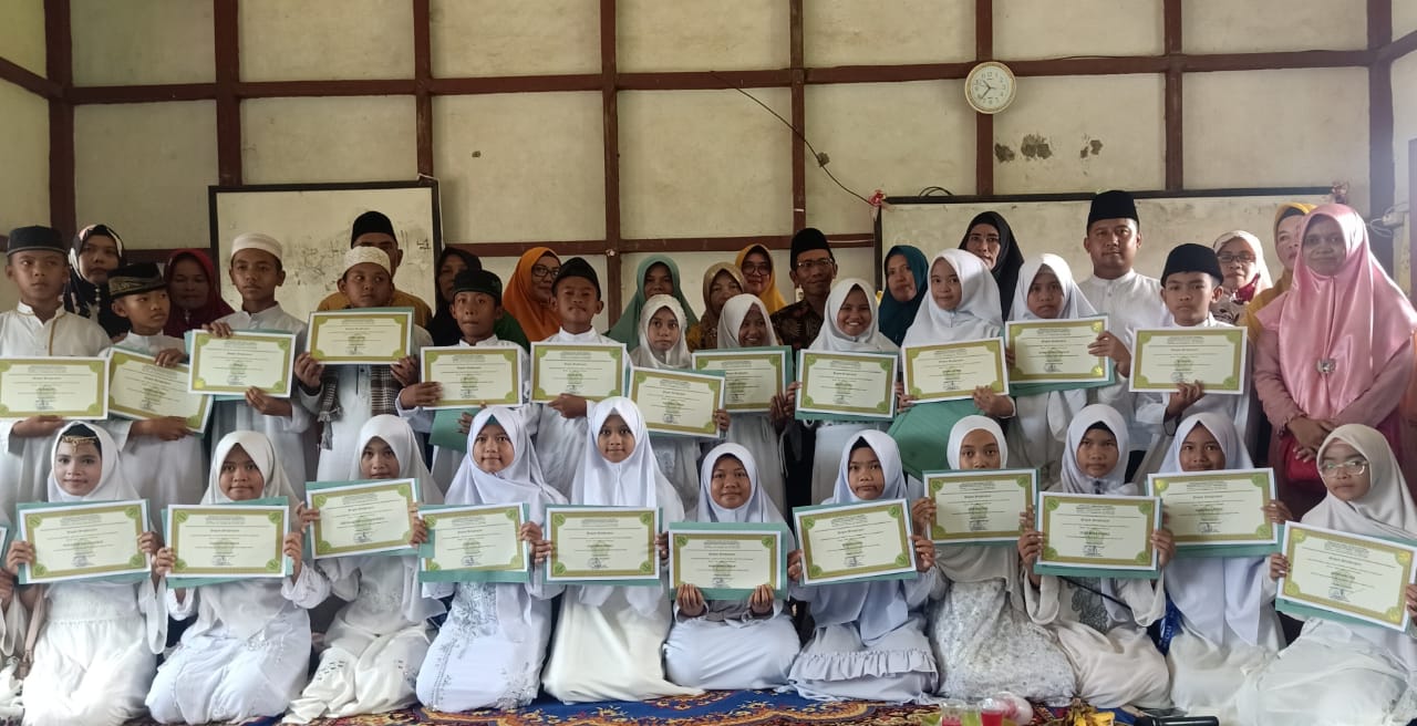 Wali Murid Terharu Anaknya Khatam Alquran di Madrasah Ibtidaiyah Negeri I Tembilahan