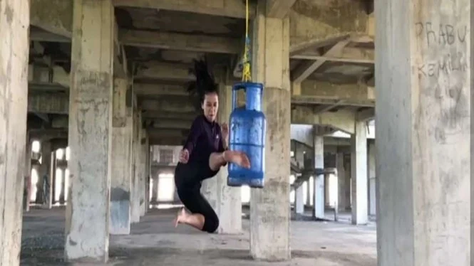 Ngaku Sakti, Kebohongan Pesilat Wanita Terbongkar saat Live Instagram