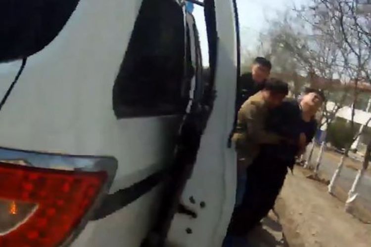 Pelaku Tabrak Lari Menangis Saat Tahu Korban adalah Anak dan Istrinya